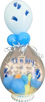 Cadeau Ballon It&#039;s a boy met kruippakje en rammelaar