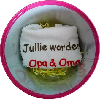 Jullie worden opa en oma rompertje in verassingsballon   