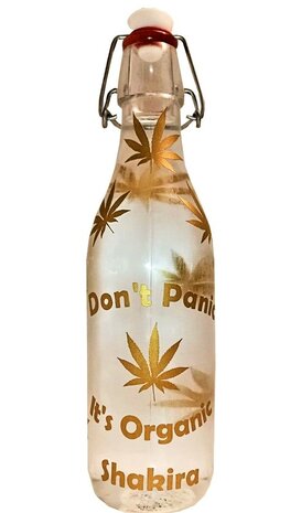 fles met tekst ", Don't panic it's organic"